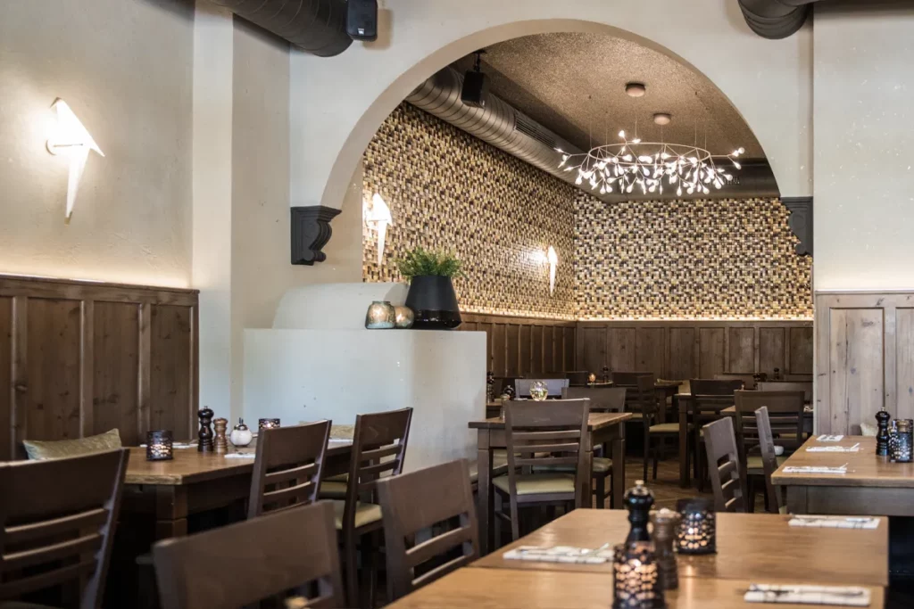 Blick in den Nebenraum der Villa Dante